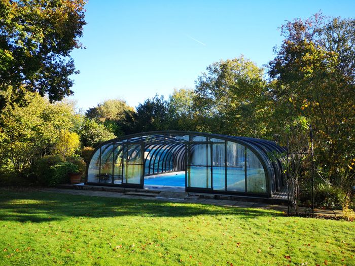LAGUNA progress pool enclosure
