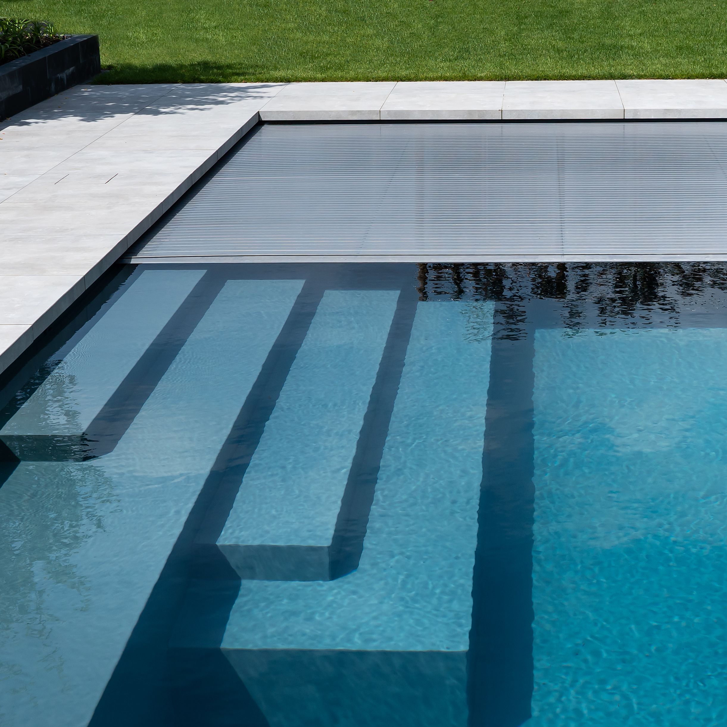 (Re)Cover and Poolmotive