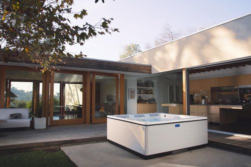 Hot tubs from Villeroy & Boch – New control systems save energy and are even easier to use
