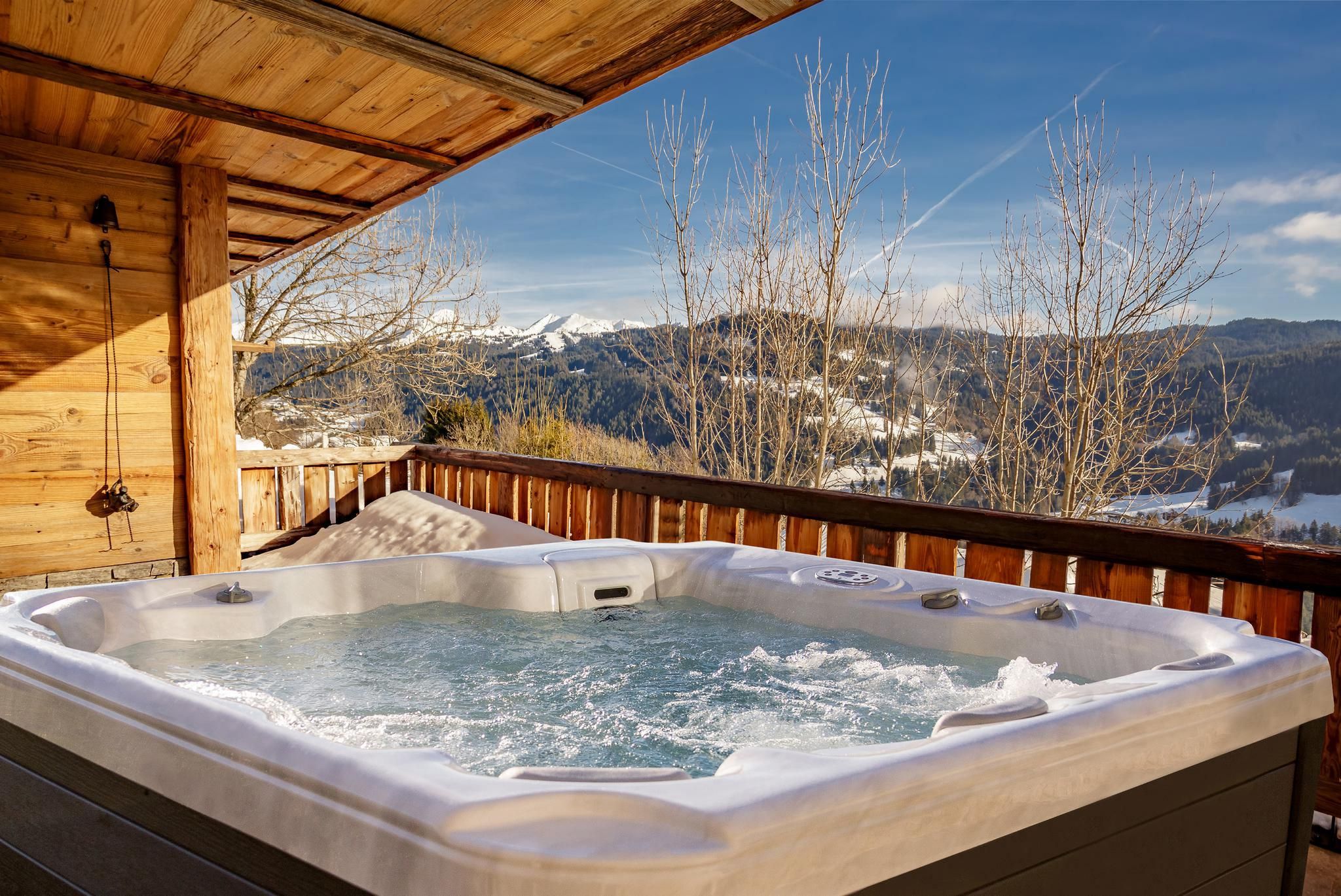 Spa Crest Europe announce UK distribution of Saratoga Spas.