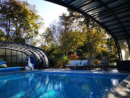 LAGUNA progress pool enclosure