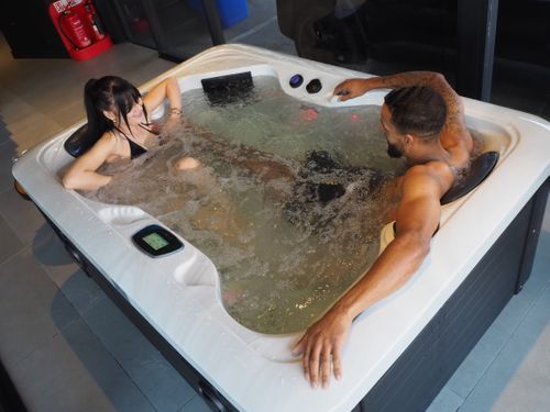 Nuovo Hot Tub