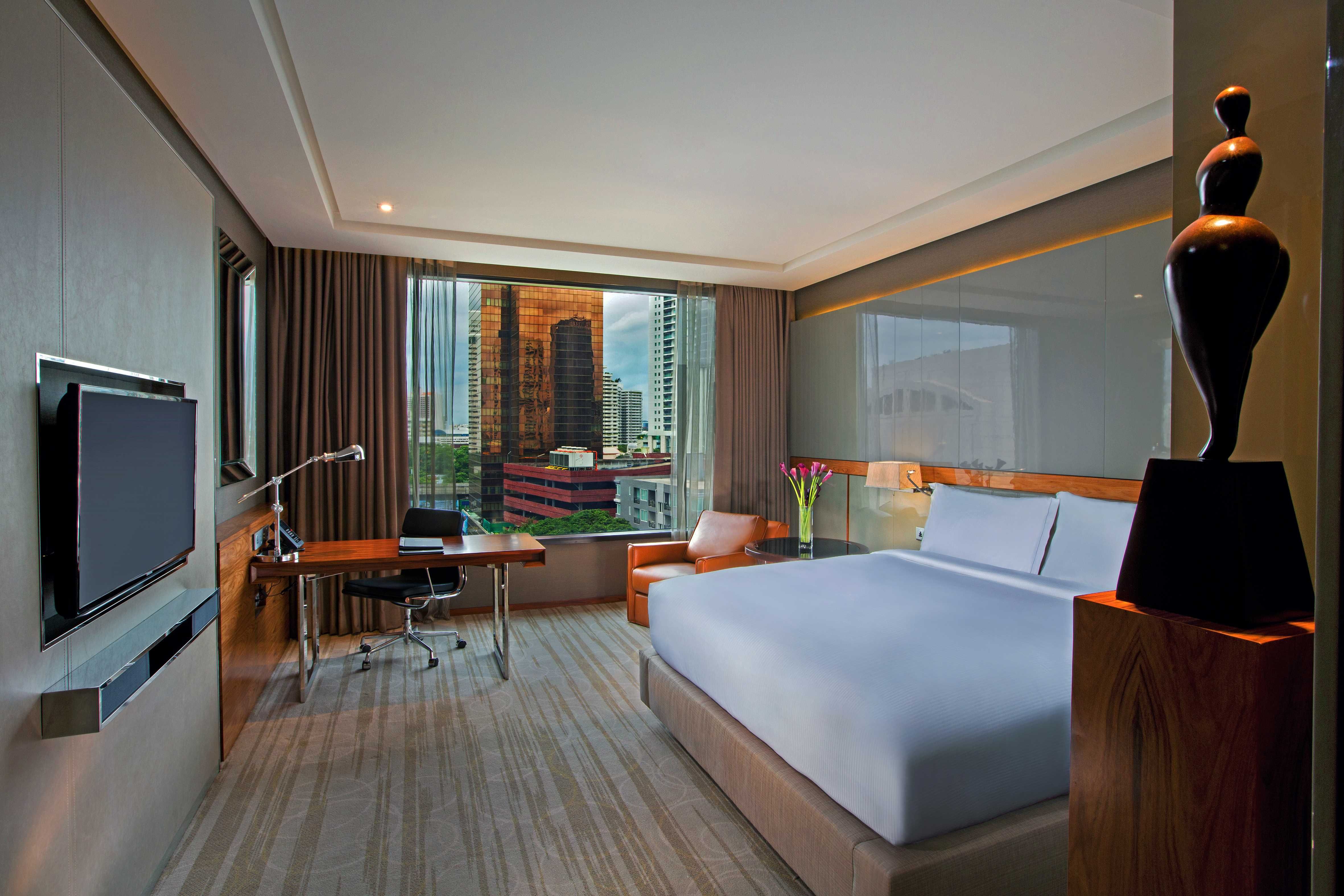 Deluxe Room_Hilton