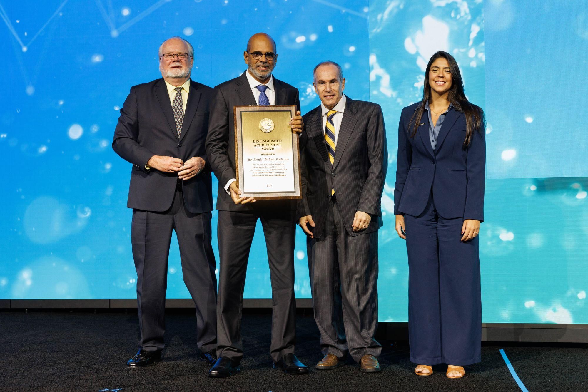 DISTINGUISHED ACHIEVEMENT AWARD