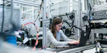 Leonardo and STEM Returners launch new programme in Bristol to support people to return to industry
