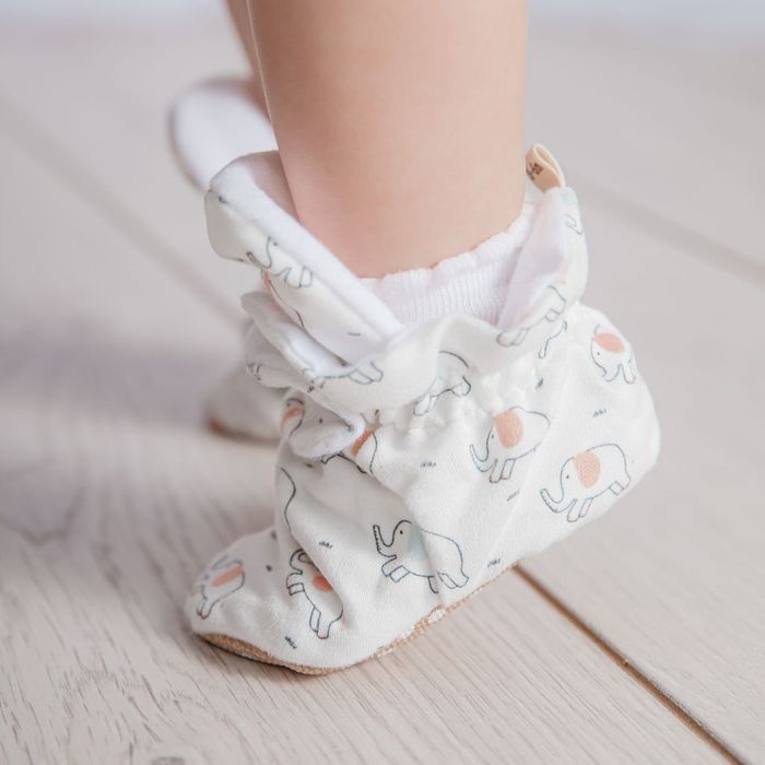Organic Cotton Baby Booties That Stay On with Non-Slip Soles | Snugabugz | White Elephant Print