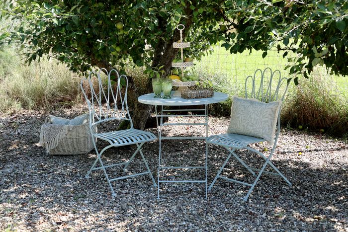 Planters & garden decor