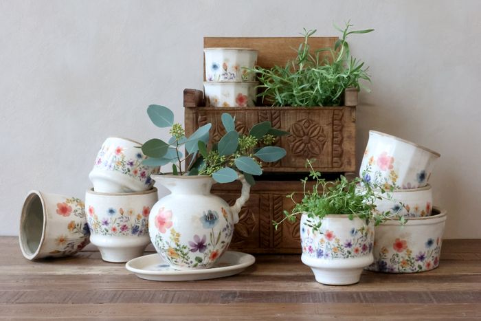 Planters & garden decor