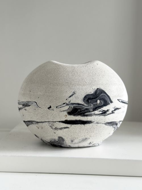 strata stone pebble vase