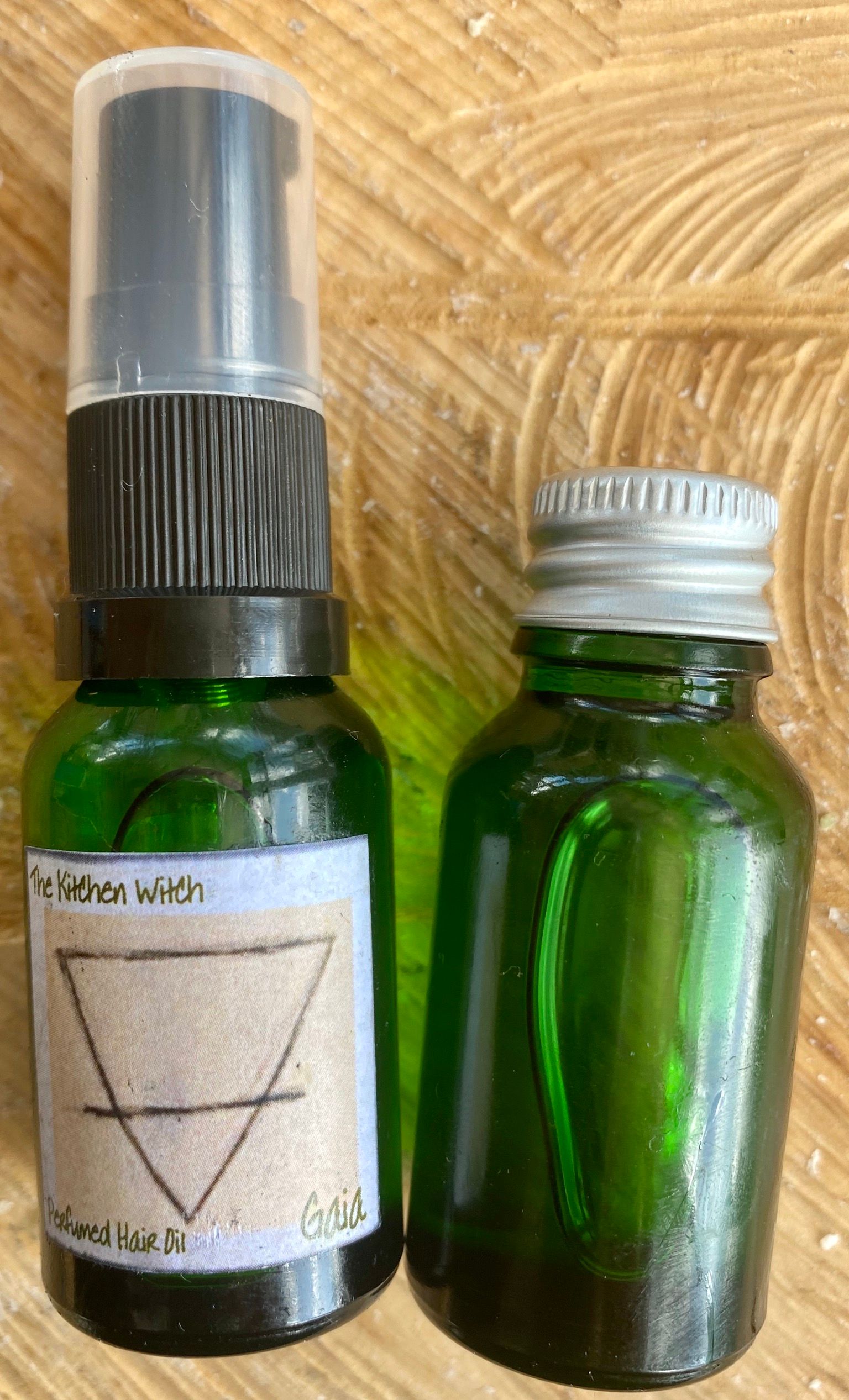 Perfumed hair oil