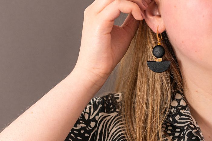 MRLE05 - Wood and Hematite Drop earrings