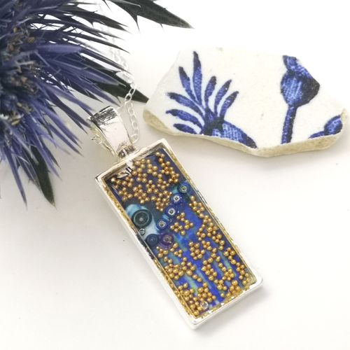 Short thin pendant