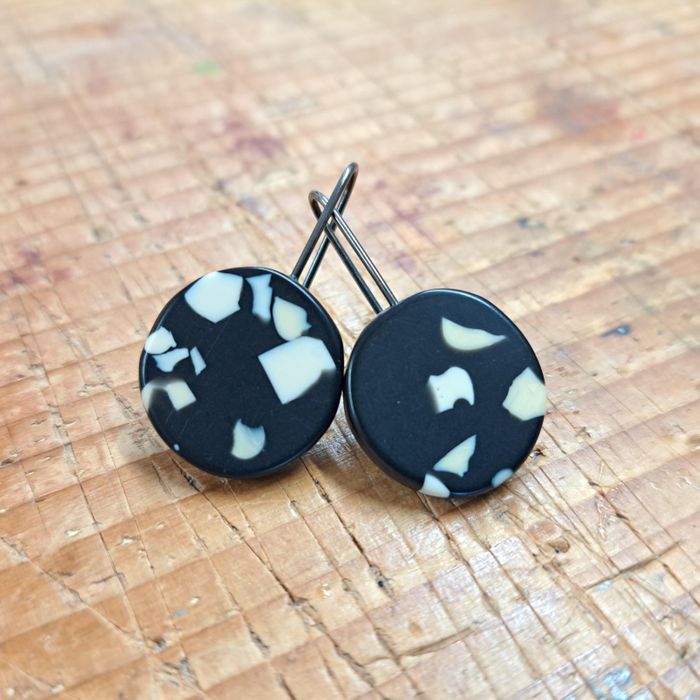 round speckle earrings