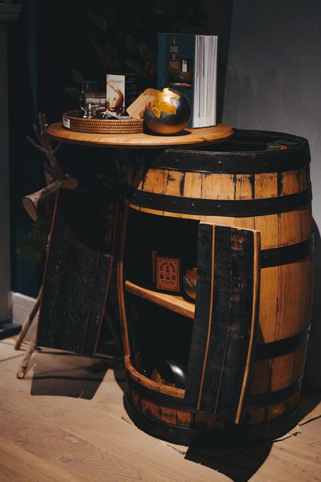 Full barrel bar with doors and lid