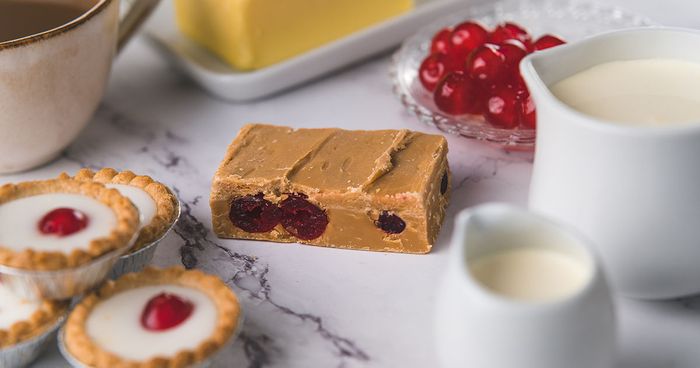 Cherry Bakewell Fudge 100g Bar