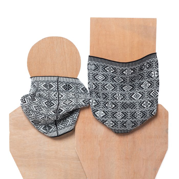 2-colour Fair Isle cowl in landmark design