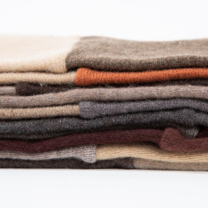 Neutral cashmere neck warmer