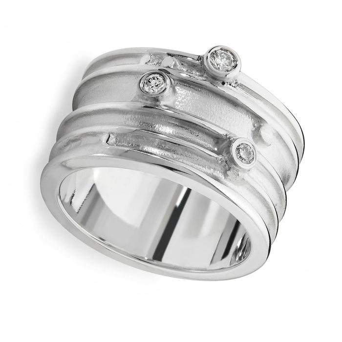 Mae Ring