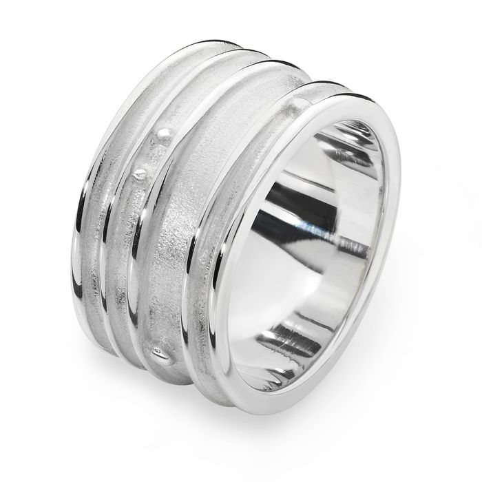Mae Ring