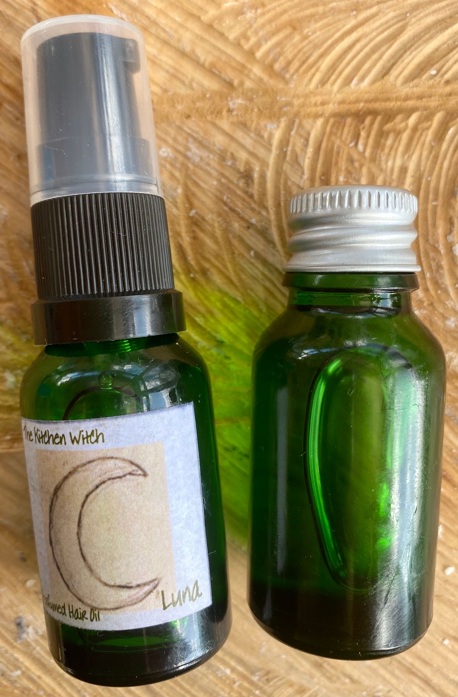 Perfumed hair oil