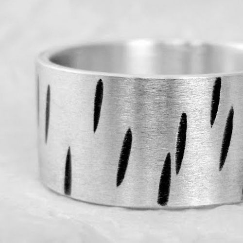Chunky Solid Band with Oxidised Cuts Pattern