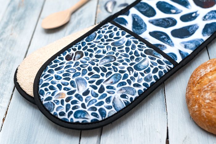 Hebridean Mussel Oven Gloves