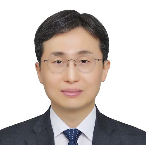 Speaker profile image for Dae-Hyeong Kim