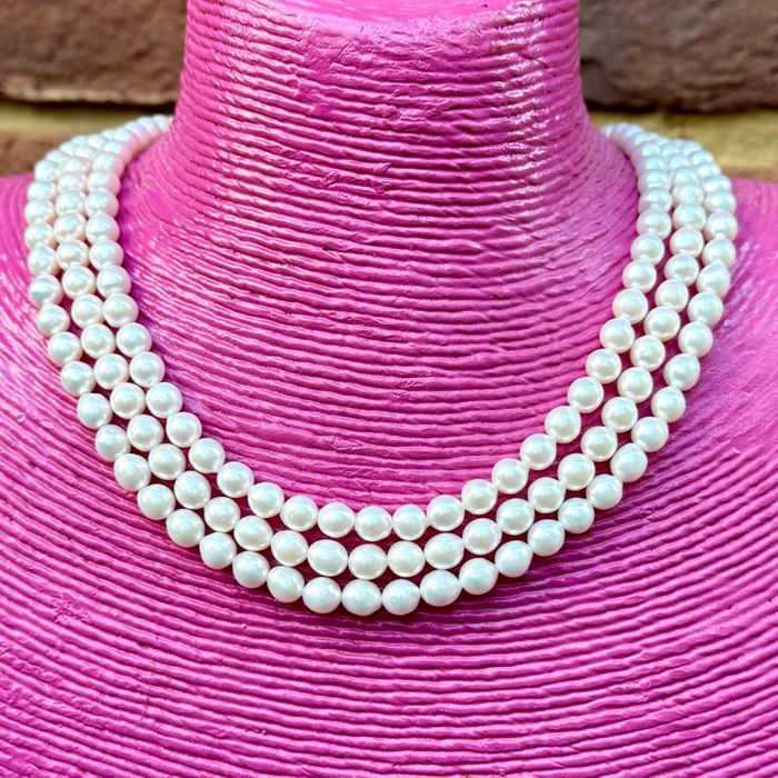White pearl necklace