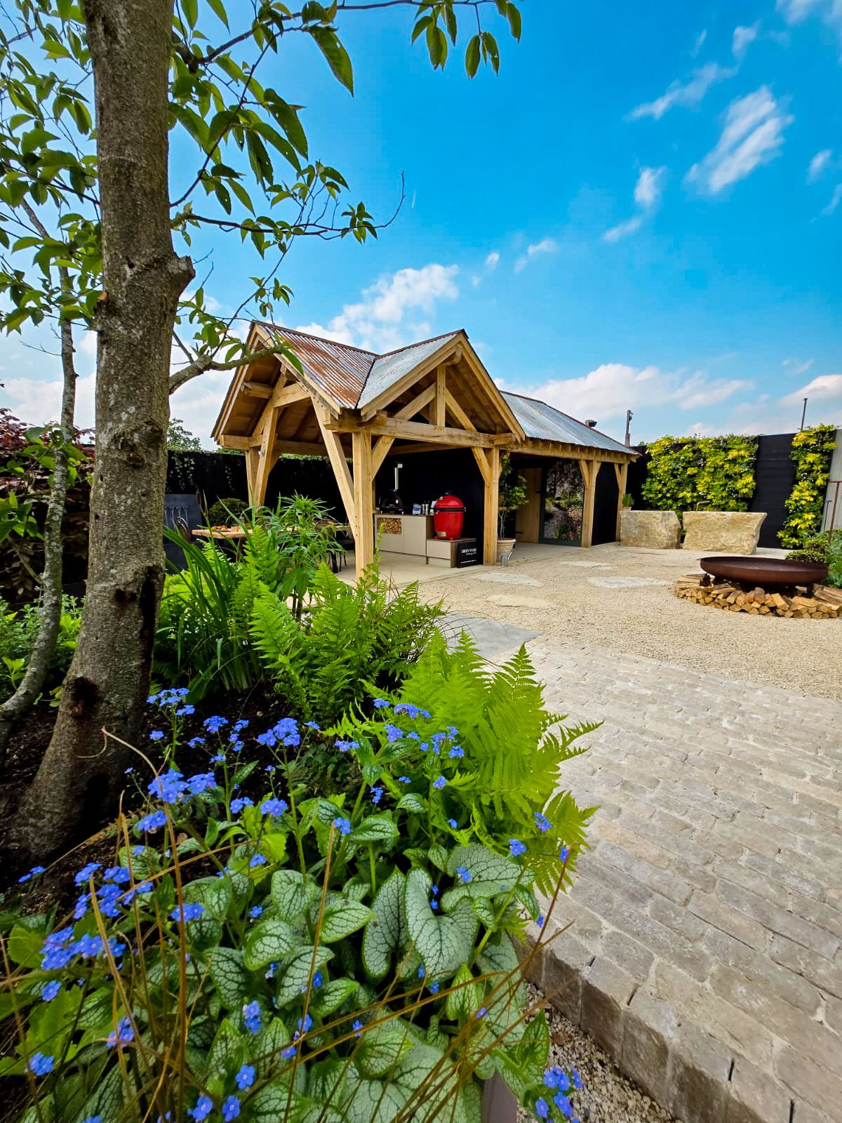 Gazebos & Outdoor Dining 