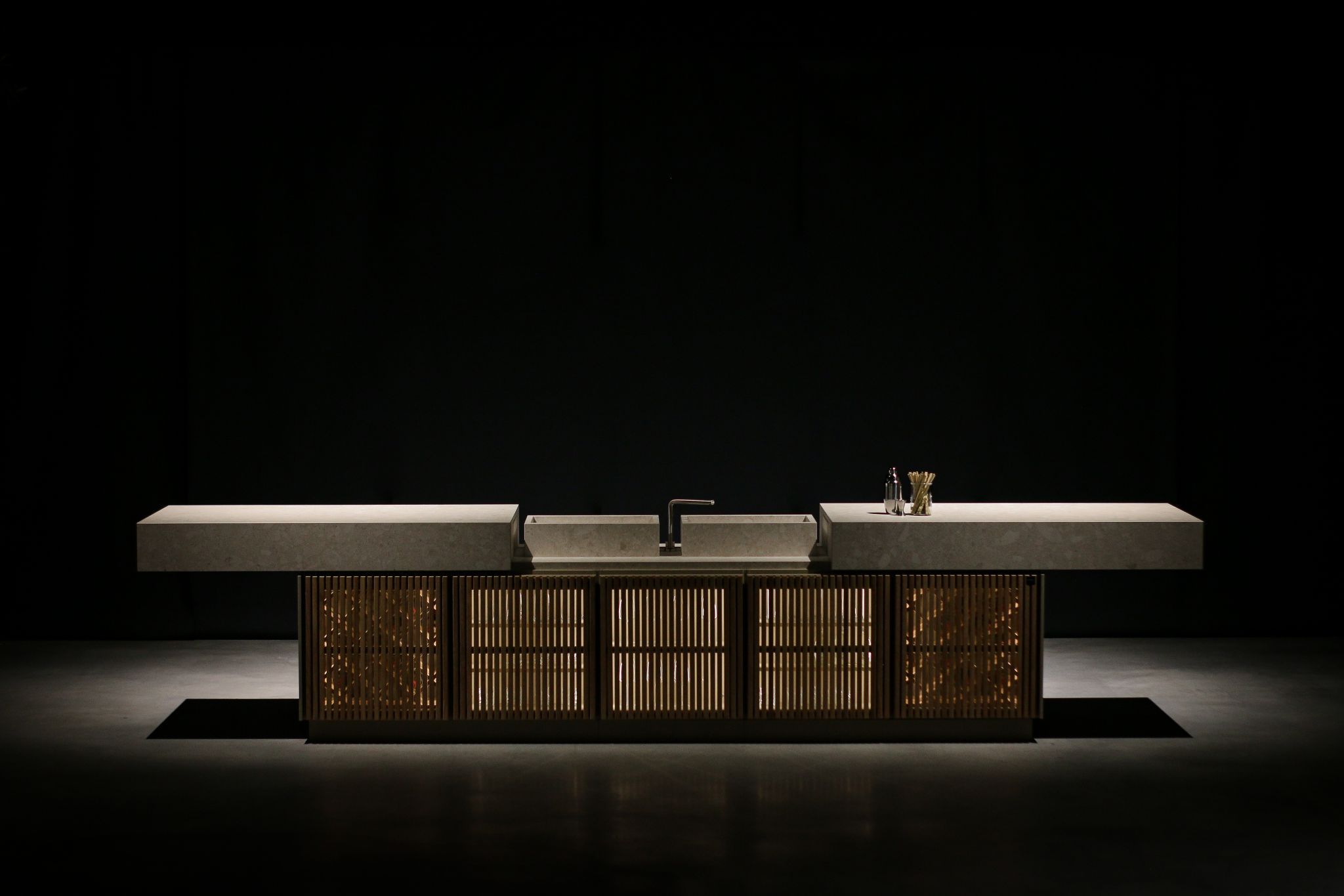 CUBIC FLOATING BAR 