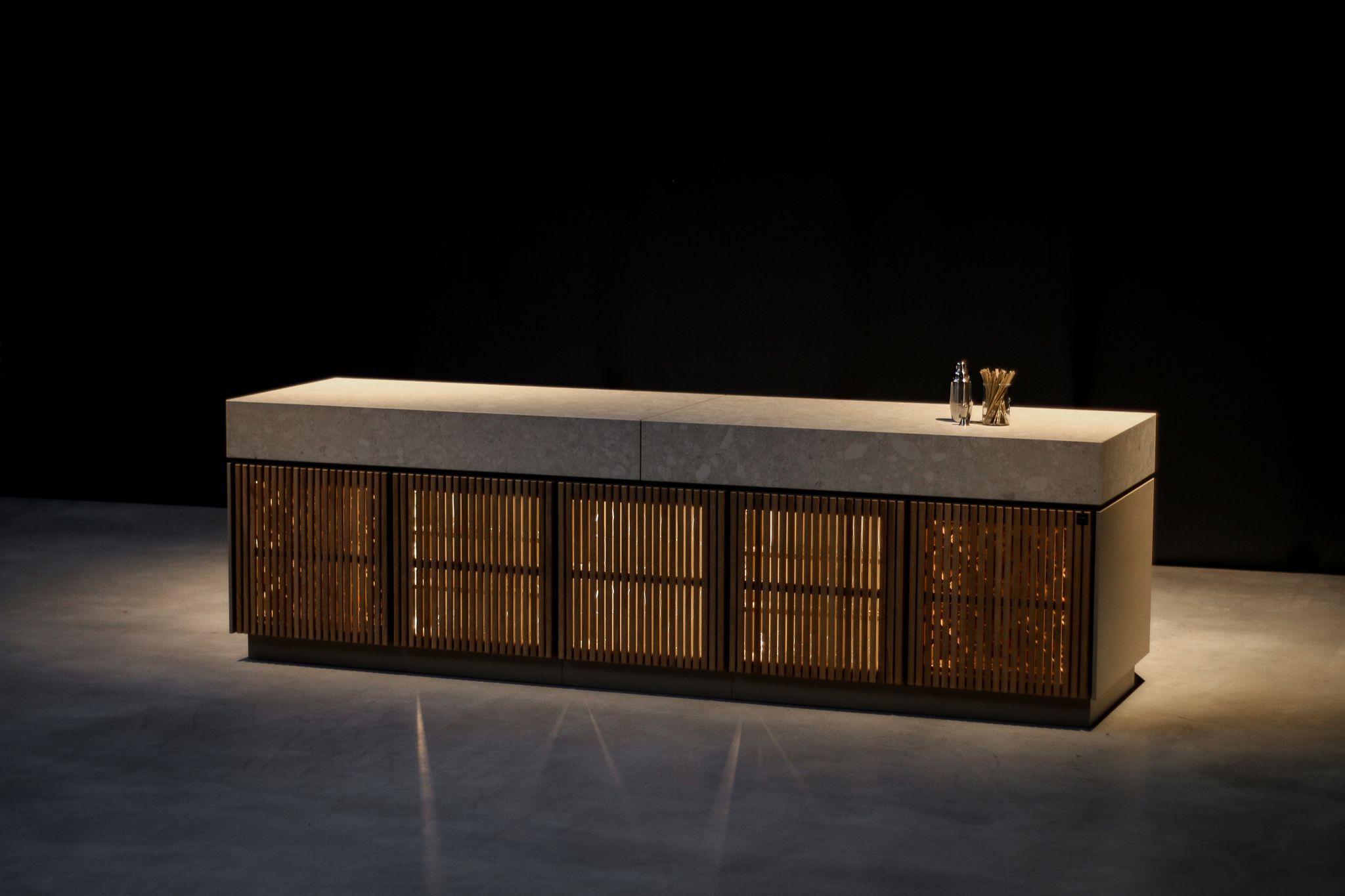 CUBIC FLOATING BAR 