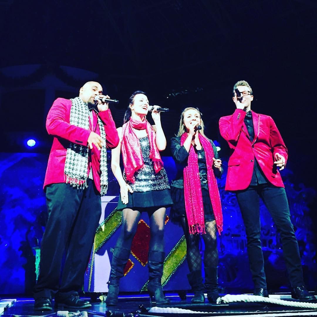 THE MISTLETONES