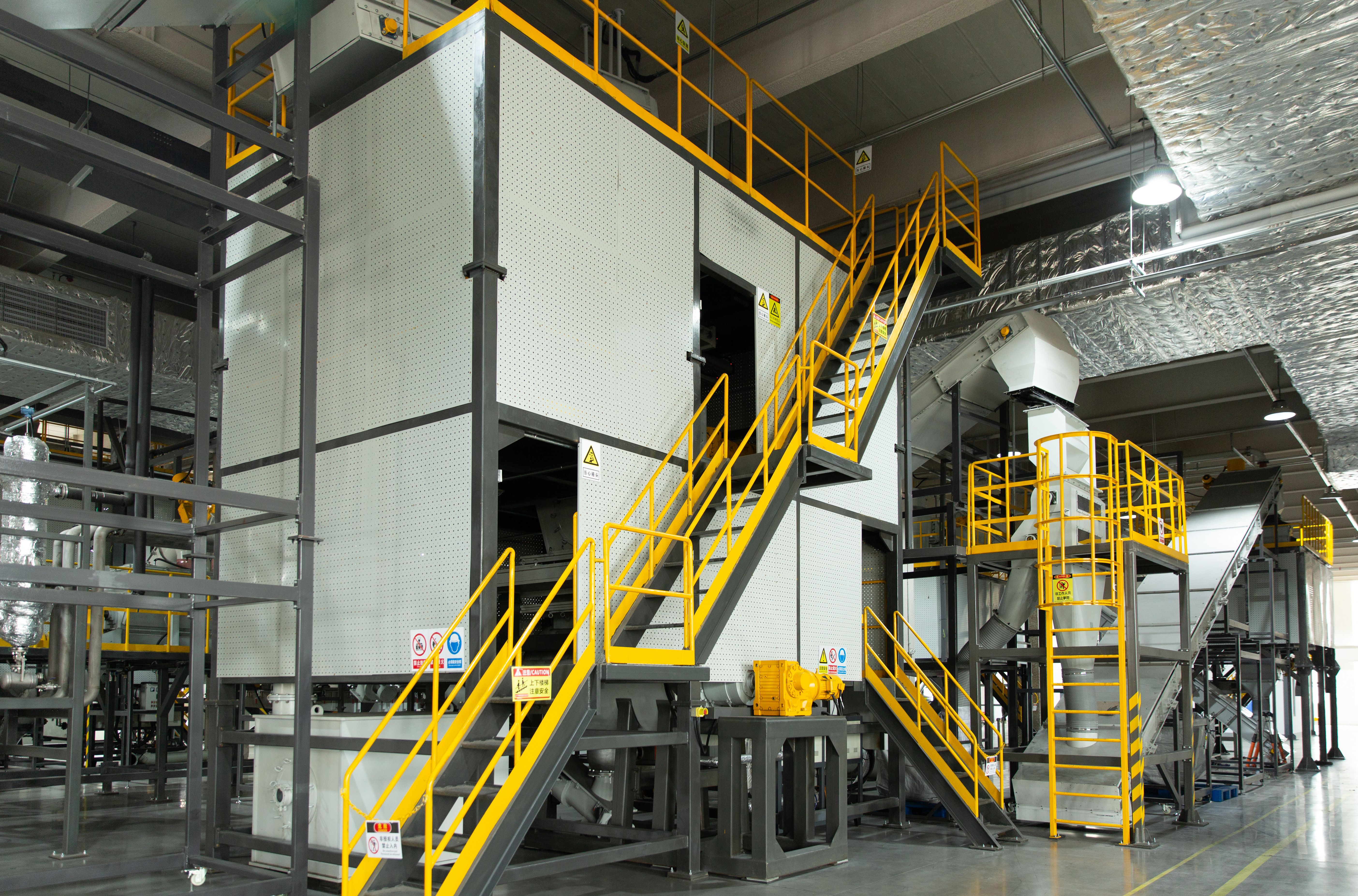Commercial solution for sustainable lithium-ion battery recycling