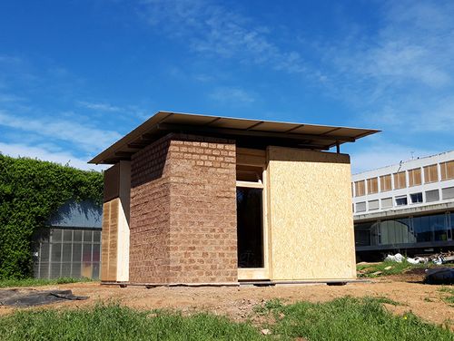 Construction Prototype Built from Sunflower and Corn