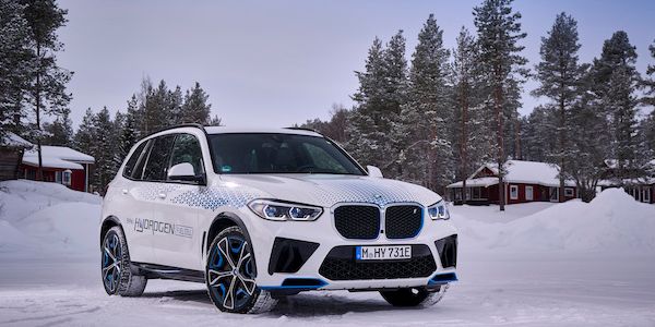 BMW Hedges its Bets with Hydrogen Fuel Cell Cars in Collaboration with Toyota