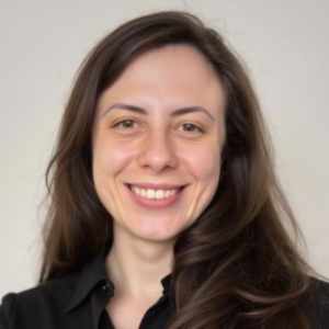 Speaker profile image for Camila Genaro Estevam