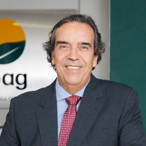 Caio Corr'a Carvalho